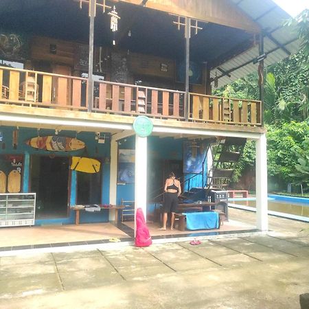 Appartement Air Manis Secret Surfcamp à Taluk Batung Extérieur photo