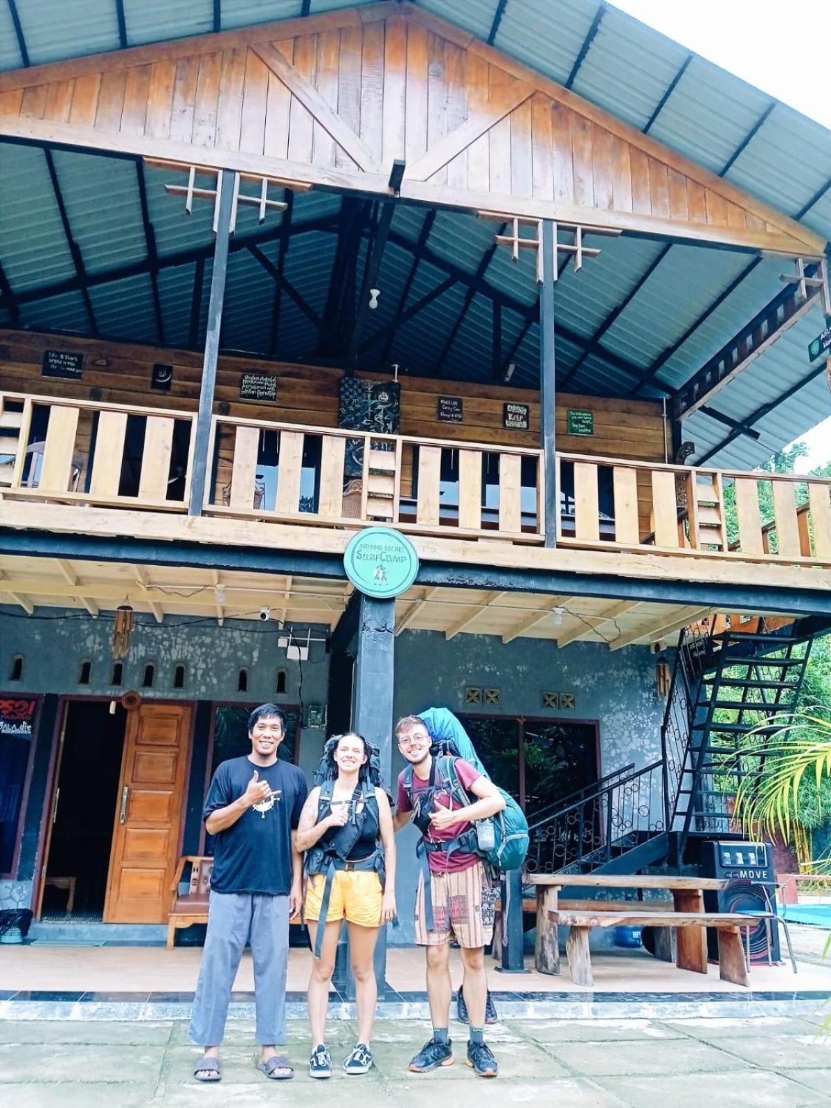 Appartement Air Manis Secret Surfcamp à Taluk Batung Extérieur photo