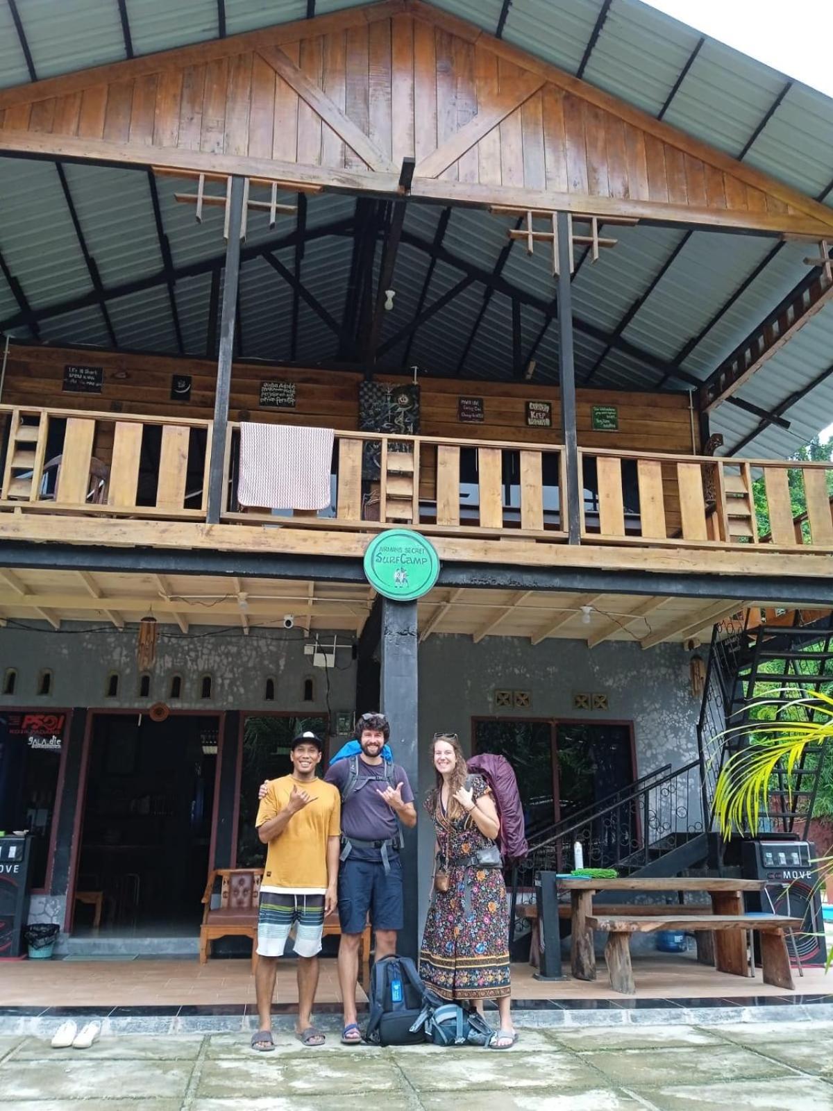 Appartement Air Manis Secret Surfcamp à Taluk Batung Extérieur photo