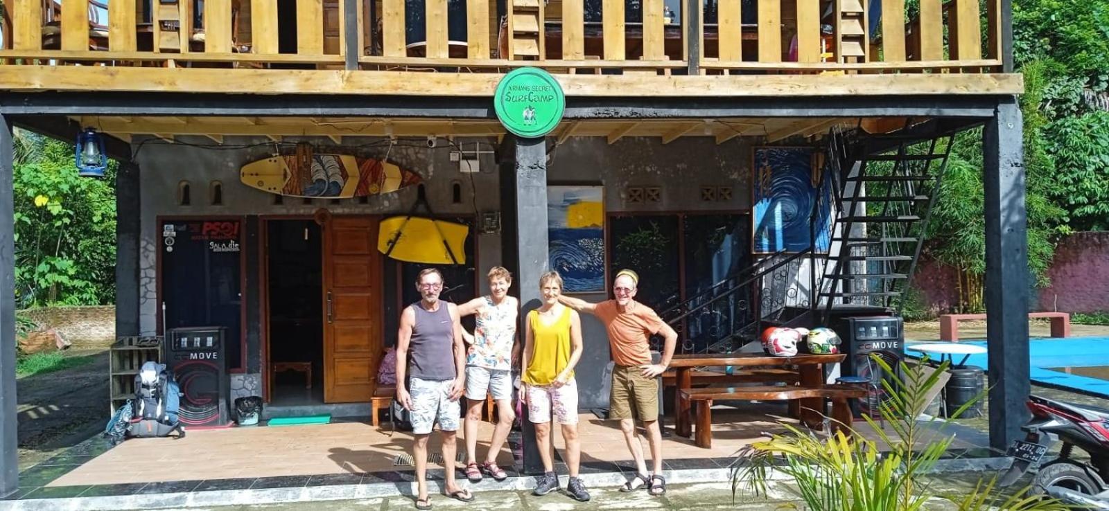 Appartement Air Manis Secret Surfcamp à Taluk Batung Extérieur photo