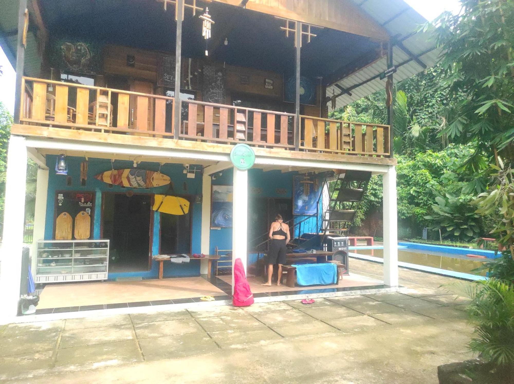 Appartement Air Manis Secret Surfcamp à Taluk Batung Extérieur photo