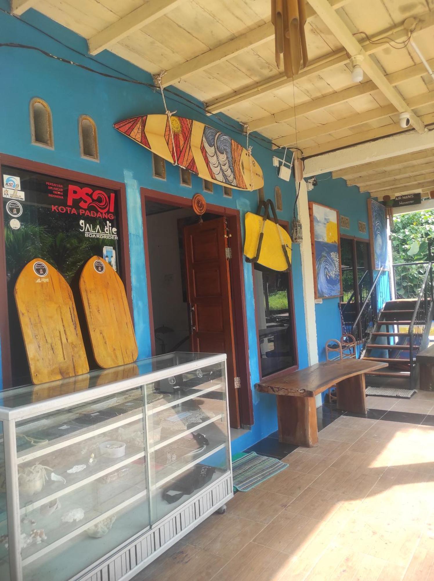 Appartement Air Manis Secret Surfcamp à Taluk Batung Extérieur photo