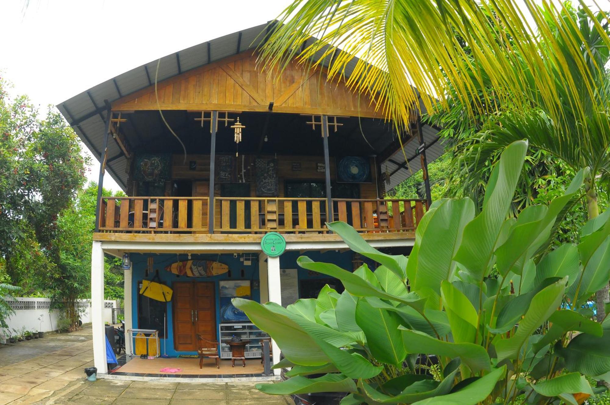 Appartement Air Manis Secret Surfcamp à Taluk Batung Extérieur photo