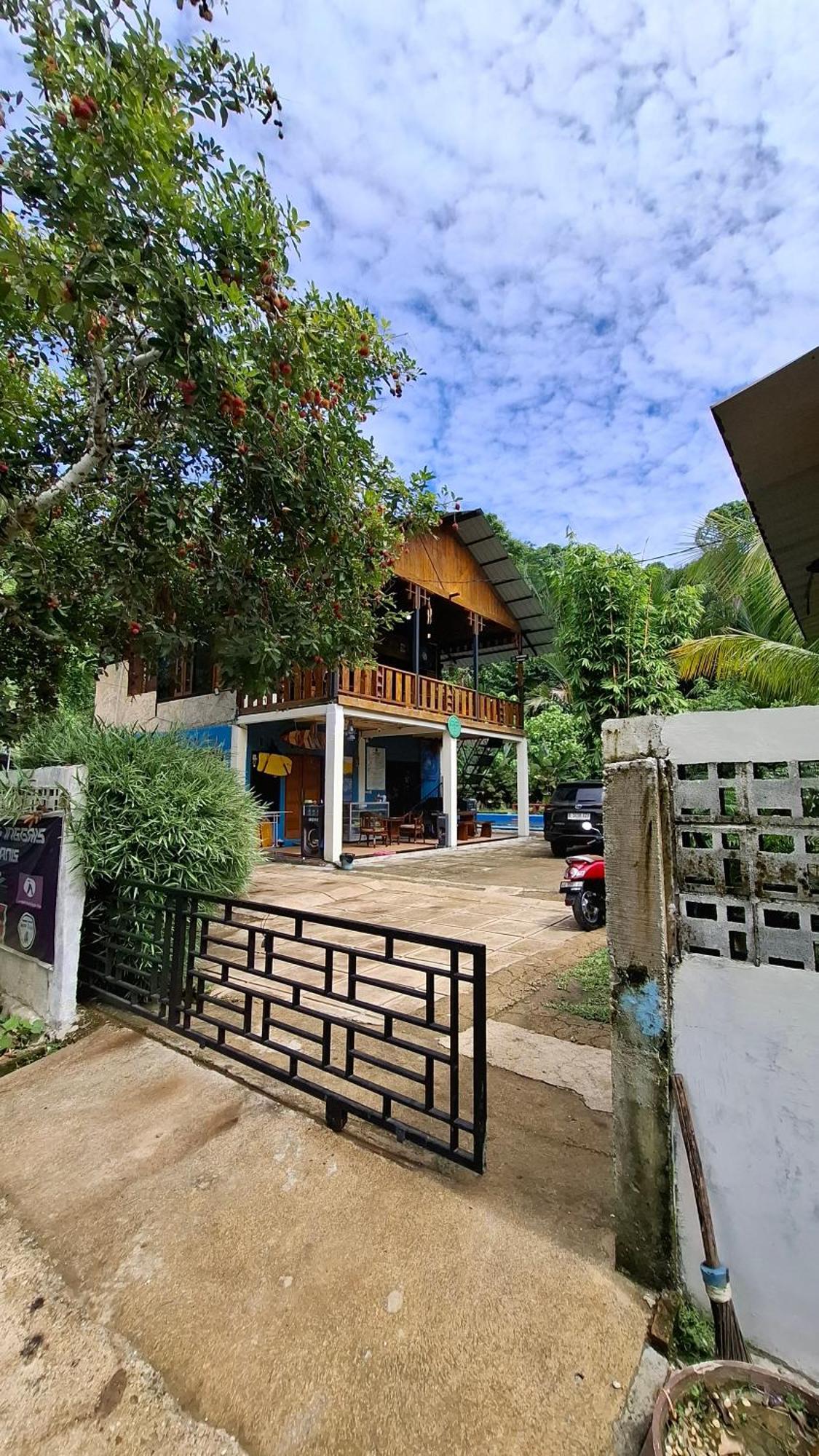 Appartement Air Manis Secret Surfcamp à Taluk Batung Extérieur photo
