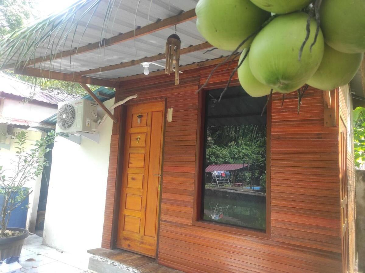 Appartement Air Manis Secret Surfcamp à Taluk Batung Extérieur photo