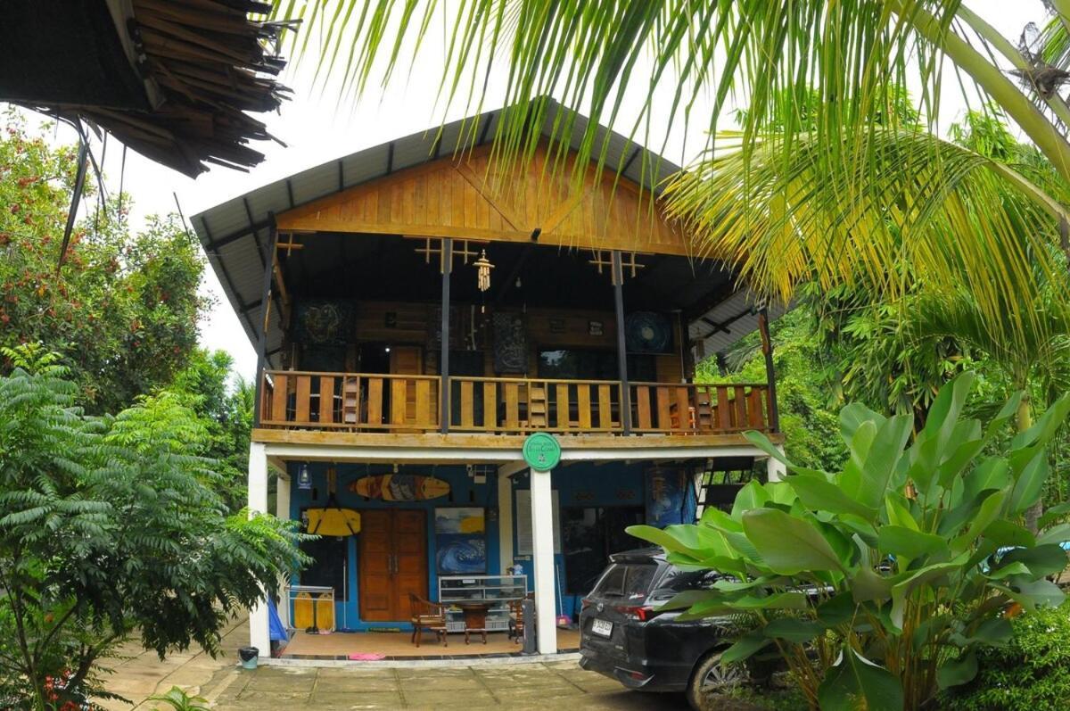 Appartement Air Manis Secret Surfcamp à Taluk Batung Extérieur photo