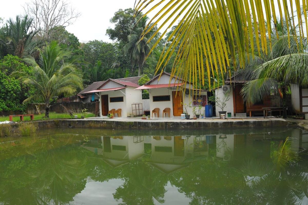 Appartement Air Manis Secret Surfcamp à Taluk Batung Extérieur photo